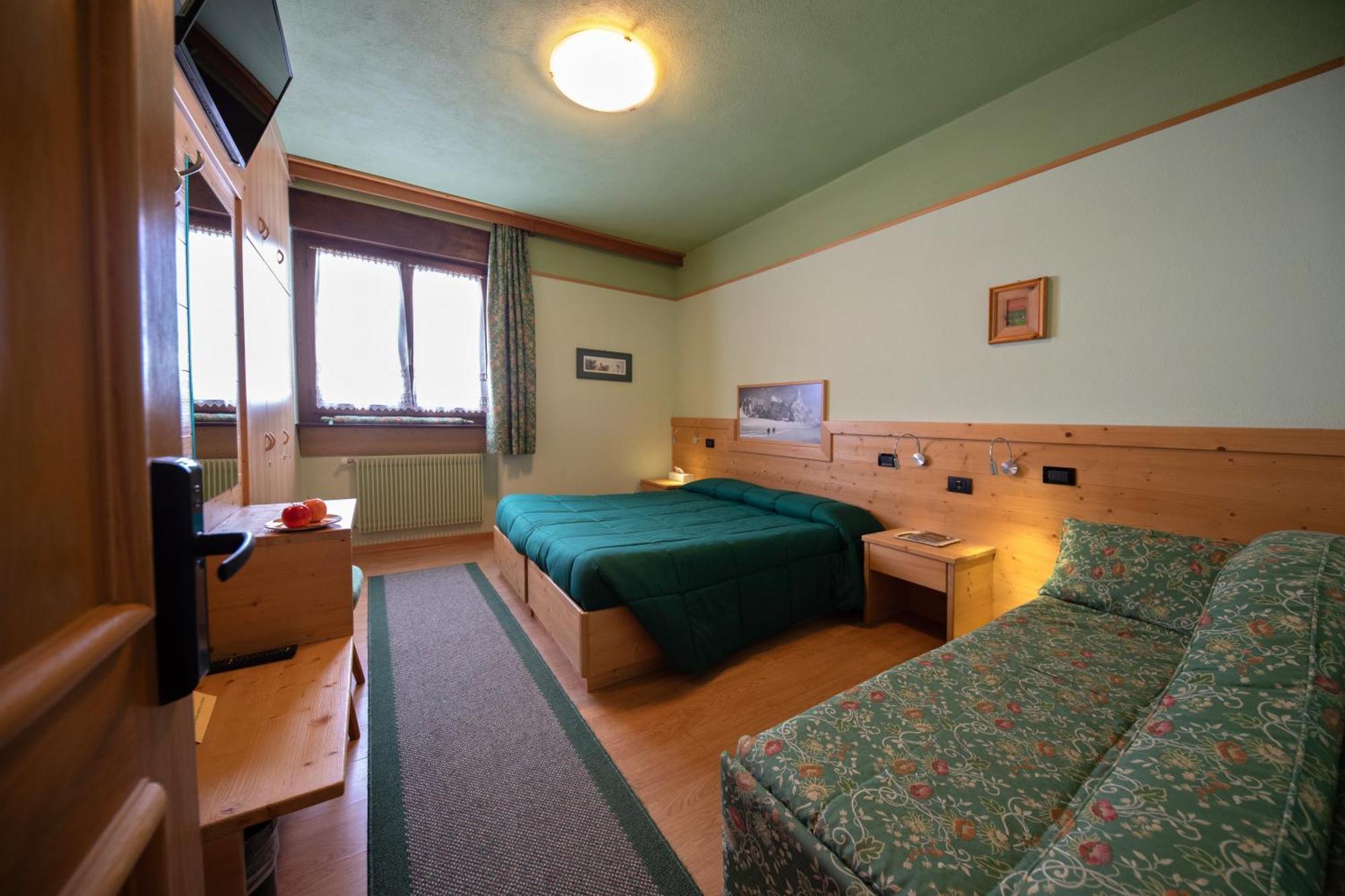 Albergo Venezia Passo Rolle Exterior photo