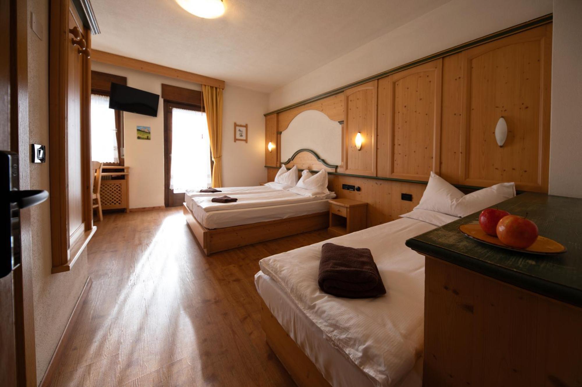 Albergo Venezia Passo Rolle Exterior photo