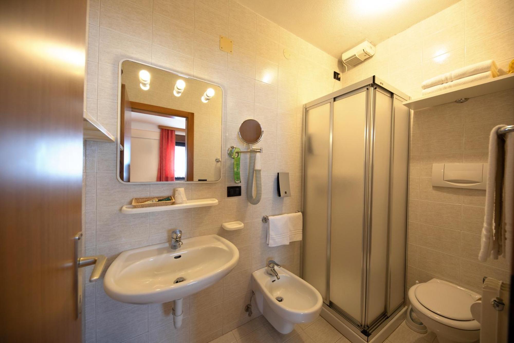 Albergo Venezia Passo Rolle Exterior photo