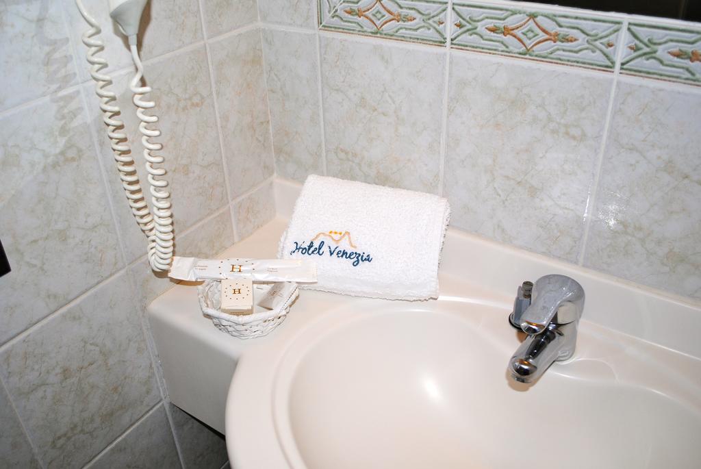 Albergo Venezia Passo Rolle Exterior photo